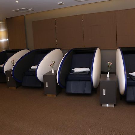 Отель Aviserv Lounge Мумбаи Экстерьер фото