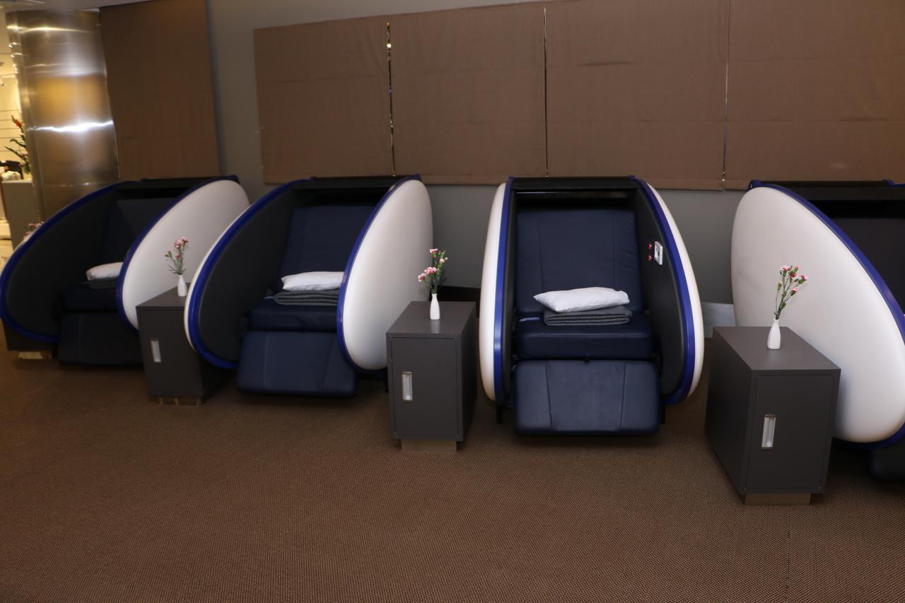 Отель Aviserv Lounge Мумбаи Экстерьер фото