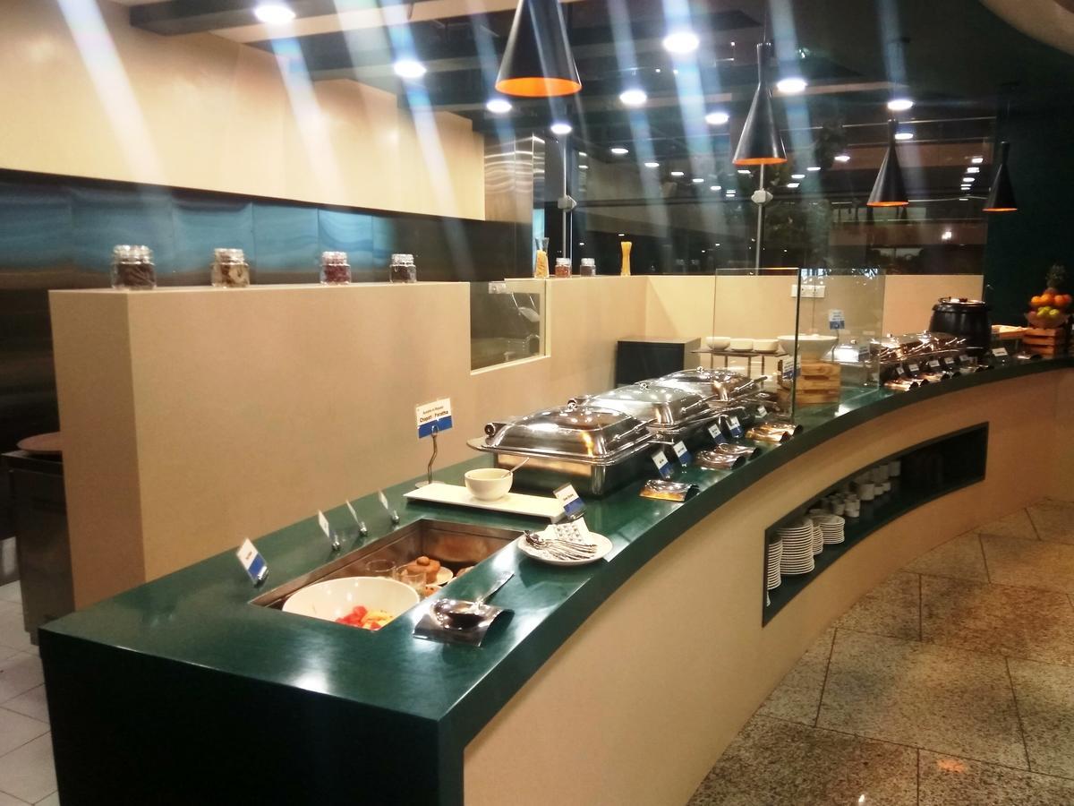 Отель Aviserv Lounge Мумбаи Экстерьер фото